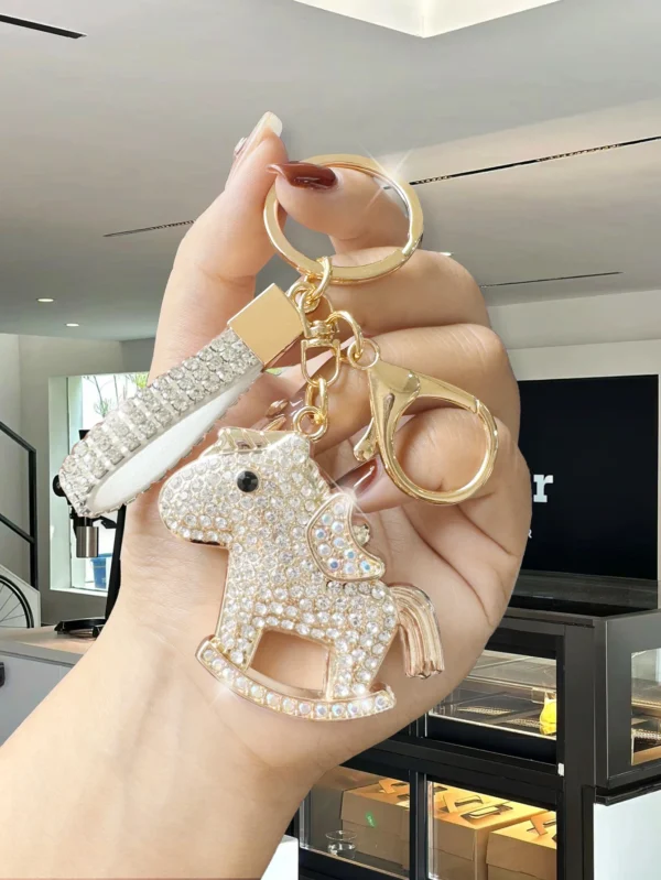 Fashionable men's and women's full diamond pink/orange/white/blue/red pony keychains, exquisite women's high-end feel, car keych